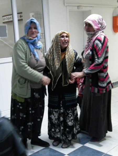 Kamyonet şarampole devrildi: 2 ölü, 10 yaralı