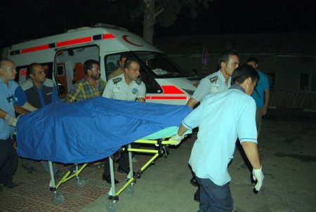 Kamyonet Uçuruma Yuvarlandı: 1 Ölü 1 Yaralı