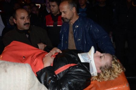 Kamyonetin çarptığı kadın yaralandı