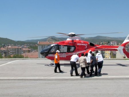 Kamyonun Altında Kalan İşçi Hava Ambulansı İle Samsun’a Sevk Edildi