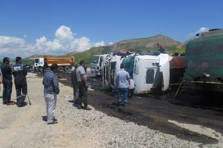 Kamyonun çarptığı mazot dolu TIR devrildi