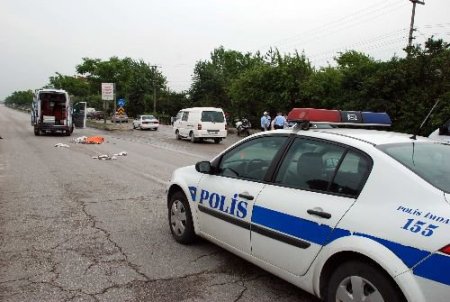 Kamyonun Çarptığı Yaya Öldü