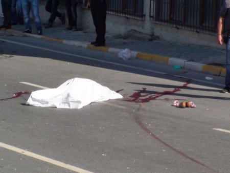 Kamyonun ezdiği küçük İrem'den geriye ayakkabıları kaldı