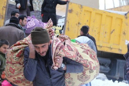 Kan davasından göçen aileye kaymakam ve başkandan destek