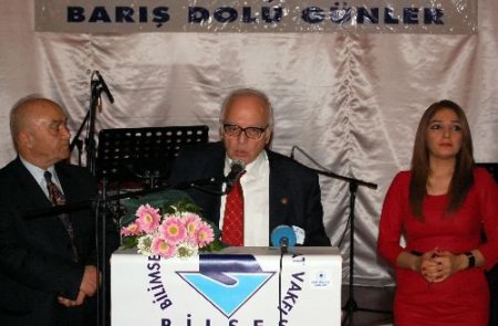 Kanadoğlu'na Demokrasi Ödülü Verildi