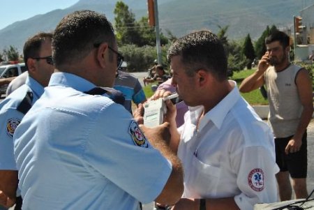 Kanamalı Hasta Taşıyan Ambulansa Otomobil Çarptı: 1 Yaralı