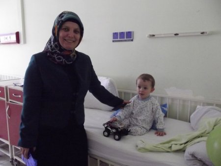 Kandil sevinçlerini çocuklarla paylaştılar