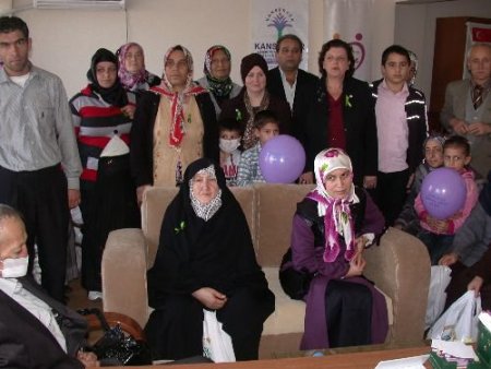 Kanser Derneği Hayatını Kaybeden Kanser Hastalarını Unutmadı