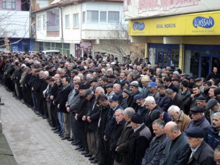 Kanser hastası şehit anası, oğlunun ardından bir ay sonra toprağa verildi