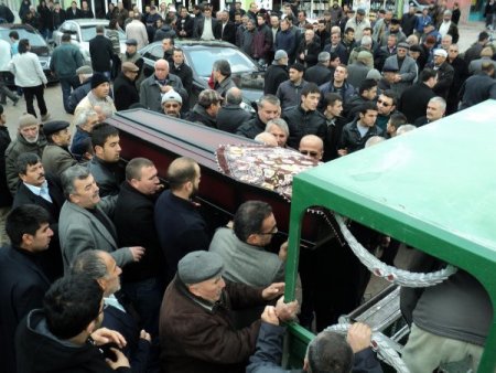 Kanser hastası şehit anası, oğlunun ardından bir ay sonra toprağa verildi