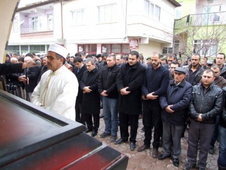 Kanser hastası şehit anası, oğlunun ardından bir ay sonra toprağa verildi