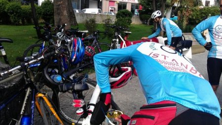 Kansere dikkat çekmek için bin 600 kilometre pedal çevirecekler