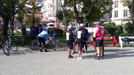 Kansere dikkat çekmek için bin 600 kilometre pedal çevirecekler