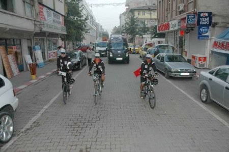 Kansere dikkat çekmek isteyen bisitletçiler Karasu'ya ulaştı