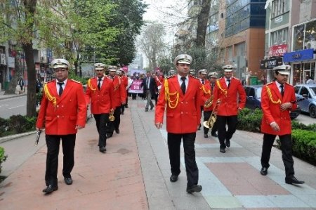 Kansere karşı bandolu yürüyüş
