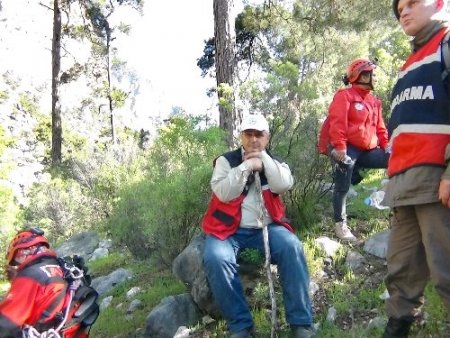 Kanyonda kaybolan acil durum ekibi, 8 saatlik operasyonla kurtarıldı