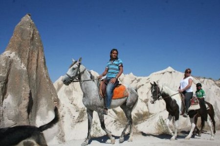 Kapadokya Atlarla Keşfediliyor