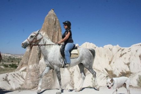 Kapadokya Atlarla Keşfediliyor