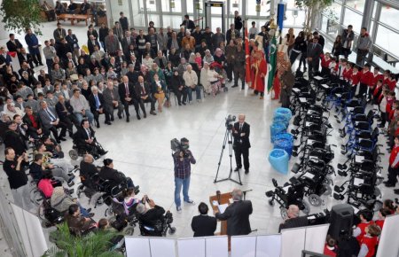 Kapaklar toplandı, engellilerin yüzü güldü