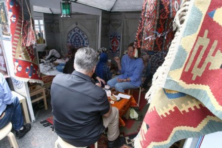 Kapalı Çarşı, New York Sokaklarında Kuruldu