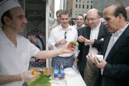 Kapalı Çarşı, New York Sokaklarında Kuruldu