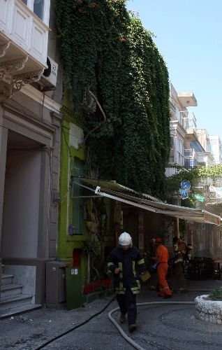 Kapalı Kafeteryada Yangın Çıktı