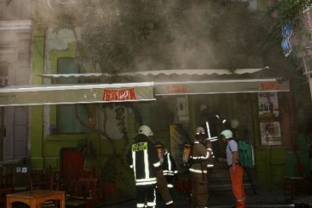 Kapalı Kafeteryada Yangın Çıktı