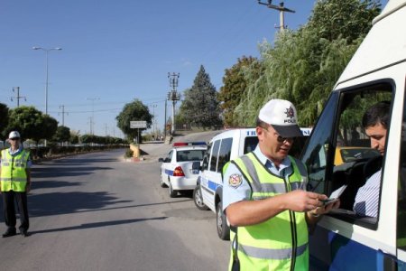Kapasitesinin üzerinde yolcu alan minibüsçülere ceza yağdı
