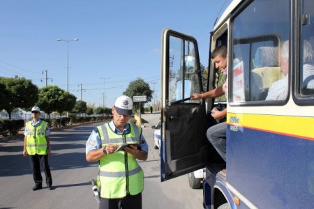 Kapasitesinin üzerinde yolcu alan minibüsçülere ceza yağdı