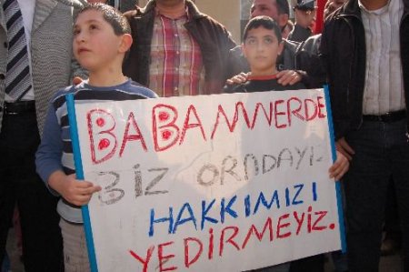 Kapatılan İplik Fabrikası İşçilerinin Tariş Önündeki Eylemi Devam Ediyor