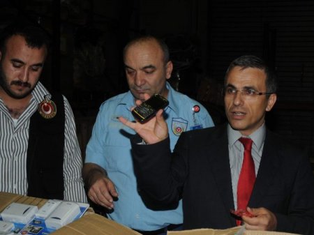 'Kapı zili' denilen kolilerden 6 bin kaçak telefon çıktı