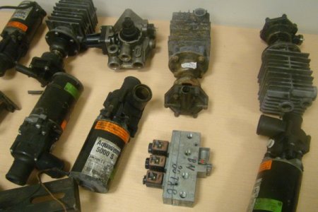 Kapıkule ve Hamzabeyli gümrük kapılarında eroin ve kaçak malzeme ele geçirildi