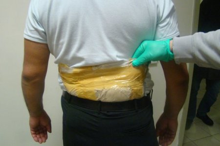 Kapıkule ve Hamzabeyli gümrük kapılarında eroin ve kaçak malzeme ele geçirildi