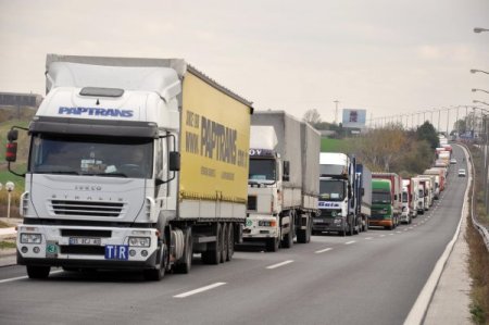 Kapıkule yolundaki TIR kuyruğu Edirne’ye ulaştı