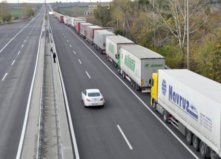 Kapıkule yolundaki TIR kuyruğu Edirne’ye ulaştı
