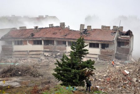 Kapıkule’de 2 bina dinamitle saniyeler içerisinde yıkıldı