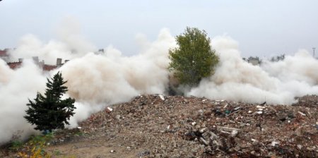 Kapıkule’de 2 bina dinamitle saniyeler içerisinde yıkıldı