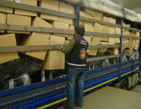 Kapıkule'de 5 milyon 300 bin adet filtreli sigara kağıdı ele geçirildi