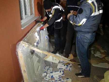 Kapıların içine zulalanmış 72 bin paket kaçak sigara ele geçirildi