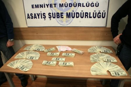 Kapıyı röntgen filmiyle açarak evi soymuşlar