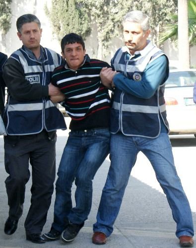 Kapkaç Yaptıkları Kadının Motosiklet Egzozuna Yapışan Hırkası Delil Oldu