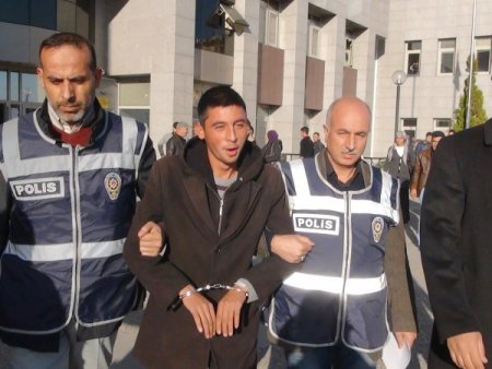 Kapkaççı mobeselere yakalandı