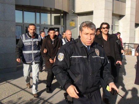 Kapkaççı mobeselere yakalandı