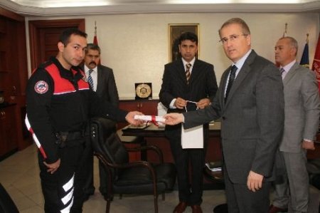 Kapkaççıyı Kısa Sürede Yakalayan Polisler Ödüllendirildi