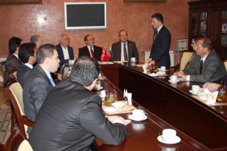 Kapusuz: Putin’in Partisi Duma Seçimlerinde Yüzde 55-60 Oy Alır