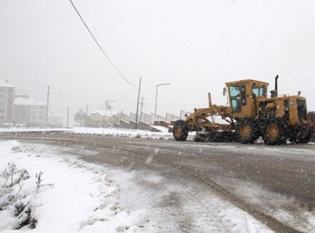 Kar, 83 Köyü Ulaşıma Kapattı