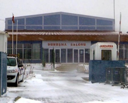 Kar, Silivri Cezaevi'ne Beyaza Bürüdü