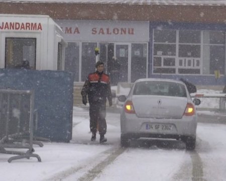 Kar, Silivri Cezaevi'ne Beyaza Bürüdü