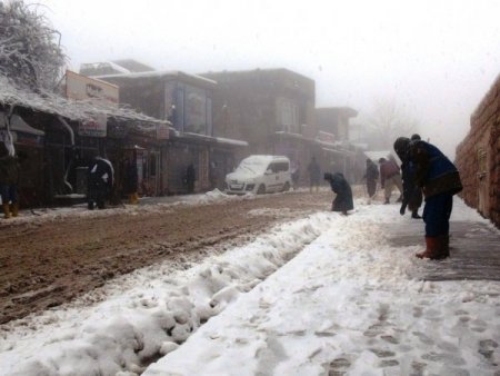 Kar, tarihi kent Mardin’i beyaza bürüdü