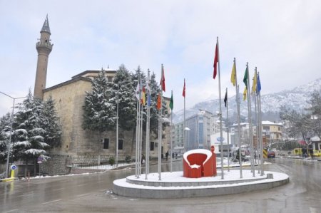 Kar, tarihi şehzadeler şehri Amasya’yı beyaza bürüdü